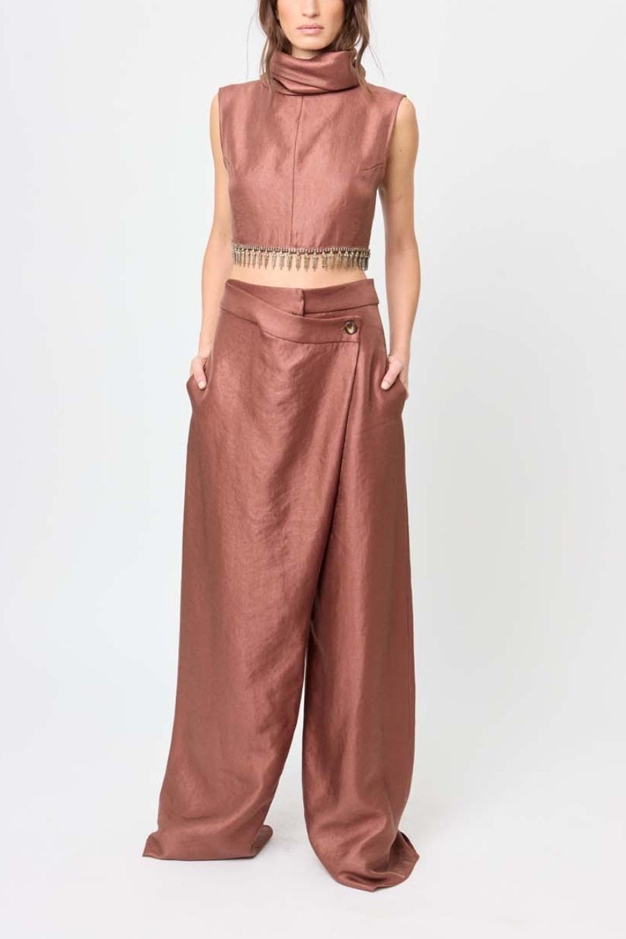 Blusa de cuello alto sin mangas