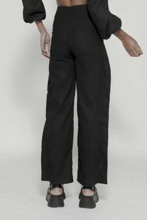 Pantalón largo amplio, negro, de tiro alto y sobre capa en laterales Cihuah Ugga