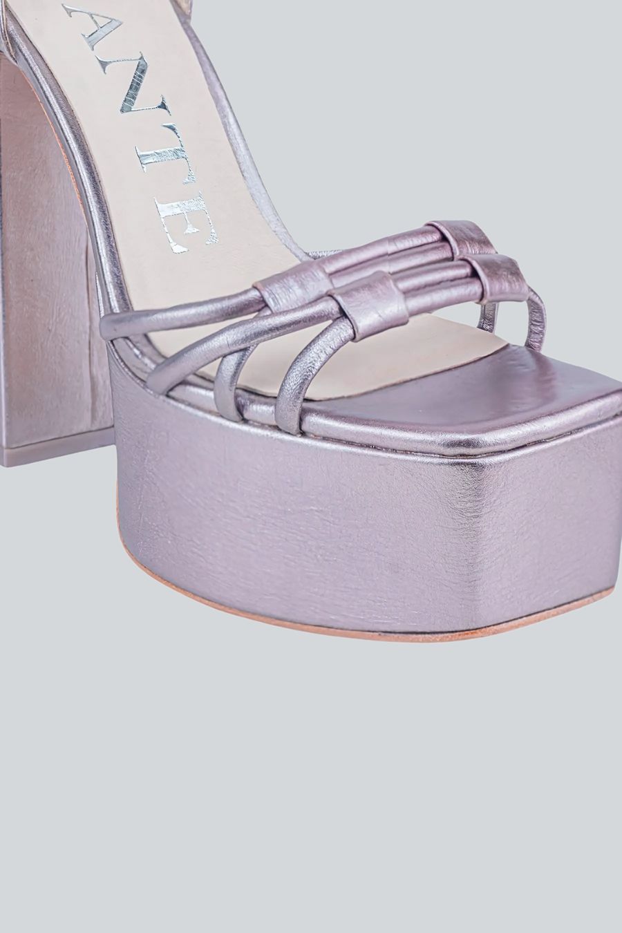 PLATAFORMA LUCÍA METALLIC