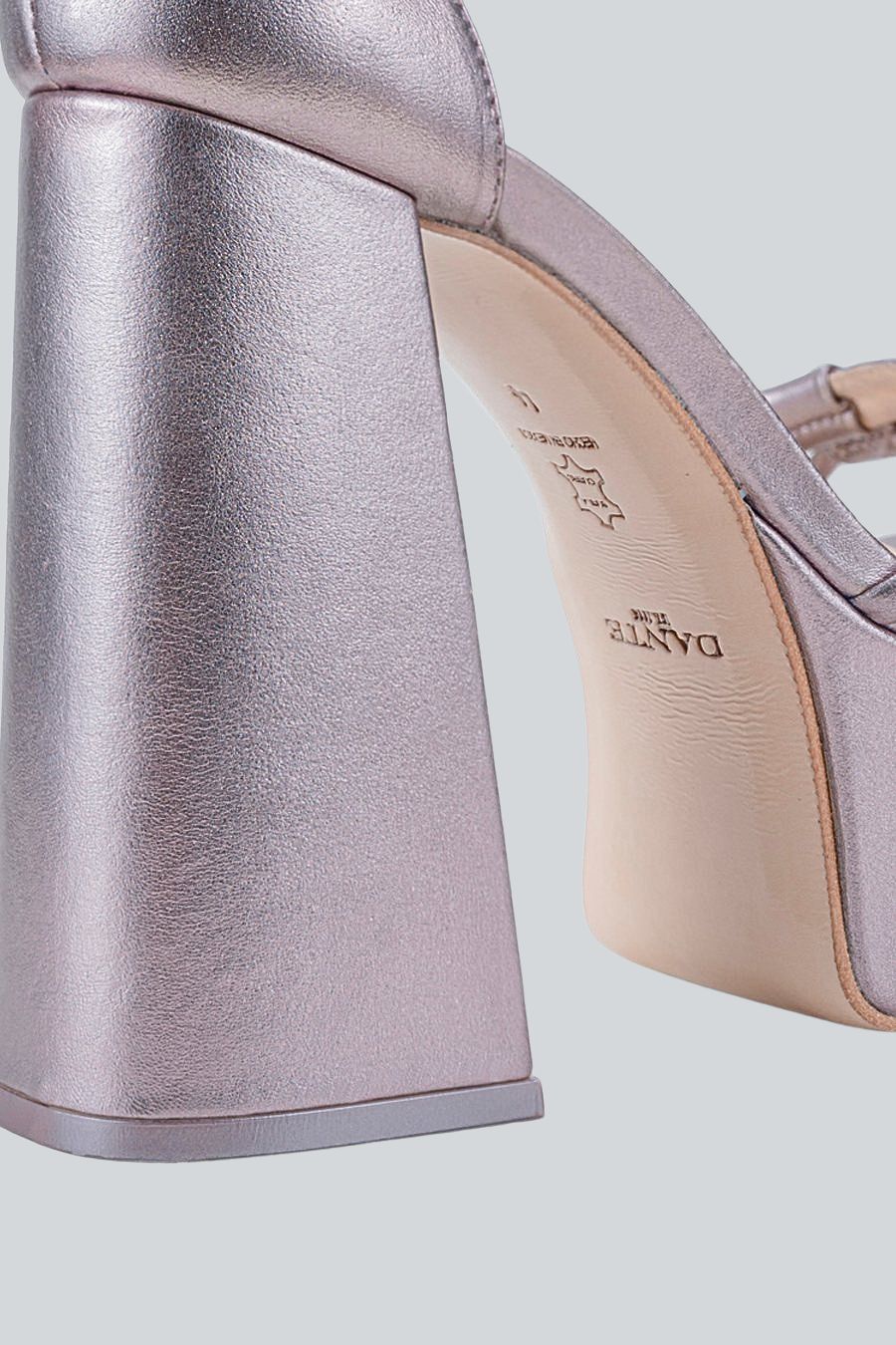 PLATAFORMA LUCÍA METALLIC