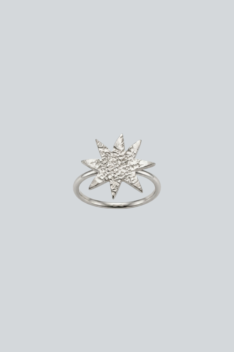 Anillo Destello de KARIZIA en plata .925 con figura de puntas al frente y aro texturizado