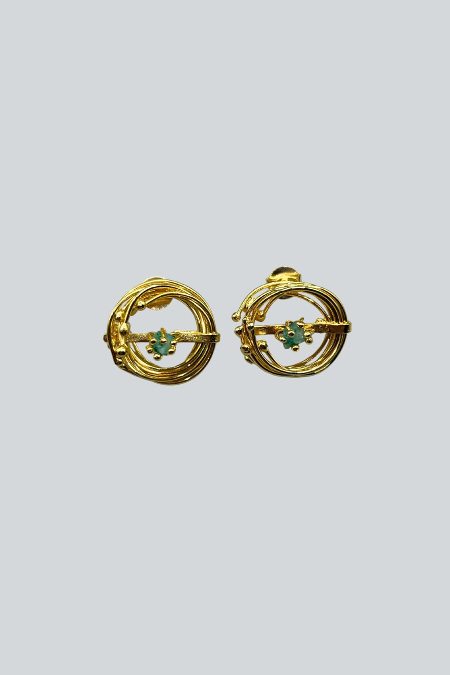 aretes de plata con chapa de oro con esmeraldas naturales