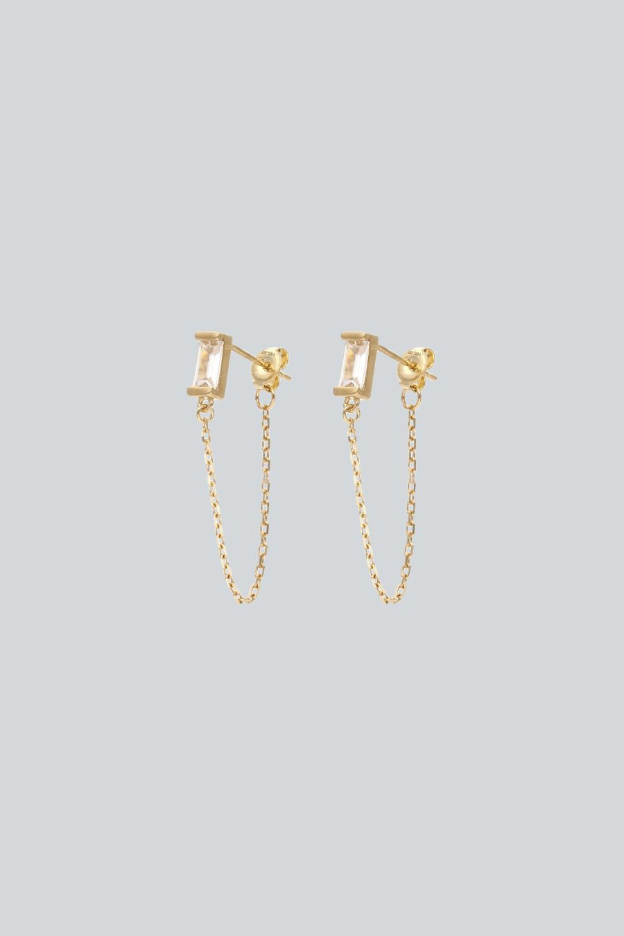 aretes con zirconia en corte esmeralda