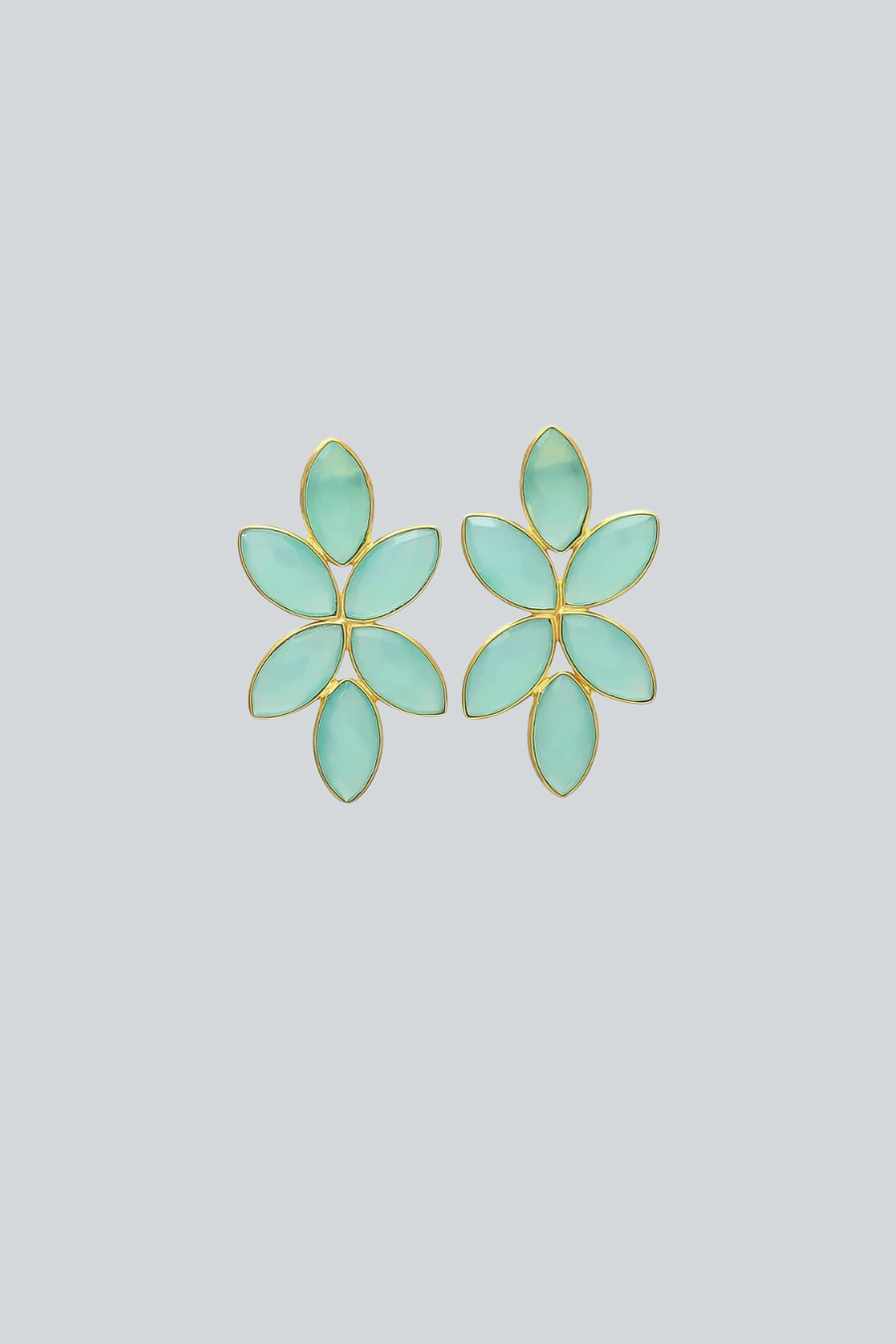 Pendientes Sky de Mestiza Joyas con seis piedras naturales ovaladas unidas en un elegante diseño de 3 cm.