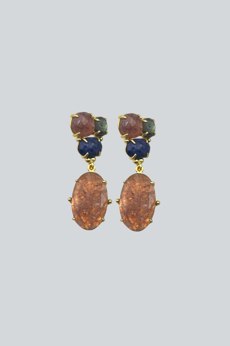 Aretes de diseño elegante con piedras naturales