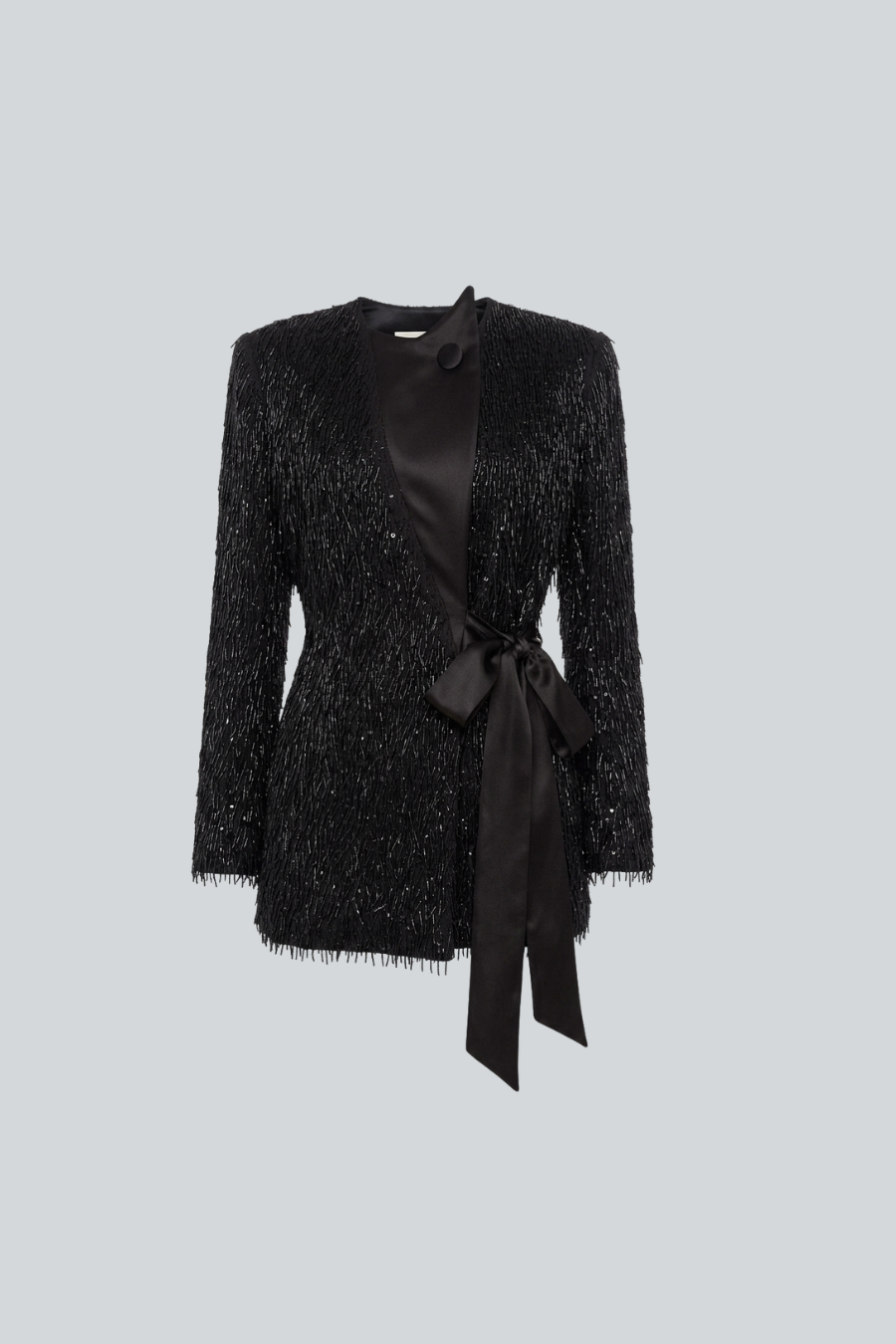 Blazer negro de manga larga en canutillo con detalle satinado de Alfredo Martínez.