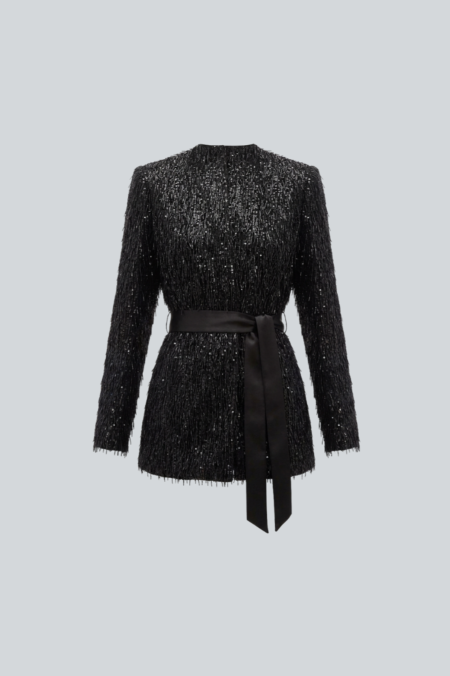 Blazer negro de diseñador con amarre frontal y detalle satinado.