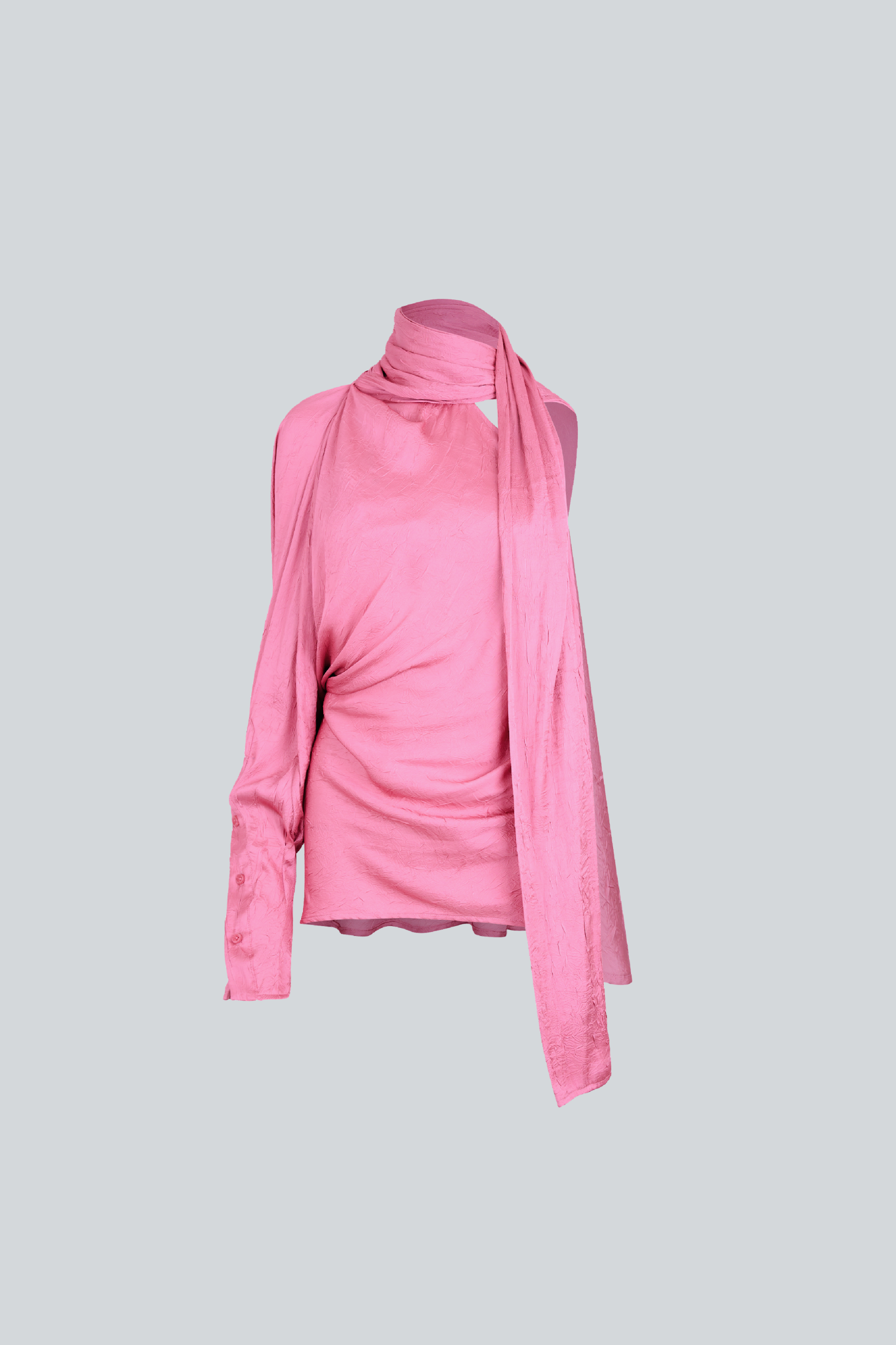 Blusa asimétrica de manga larga con lazo al cuello para mujer de diseñador latinoamericano vista frontal.
