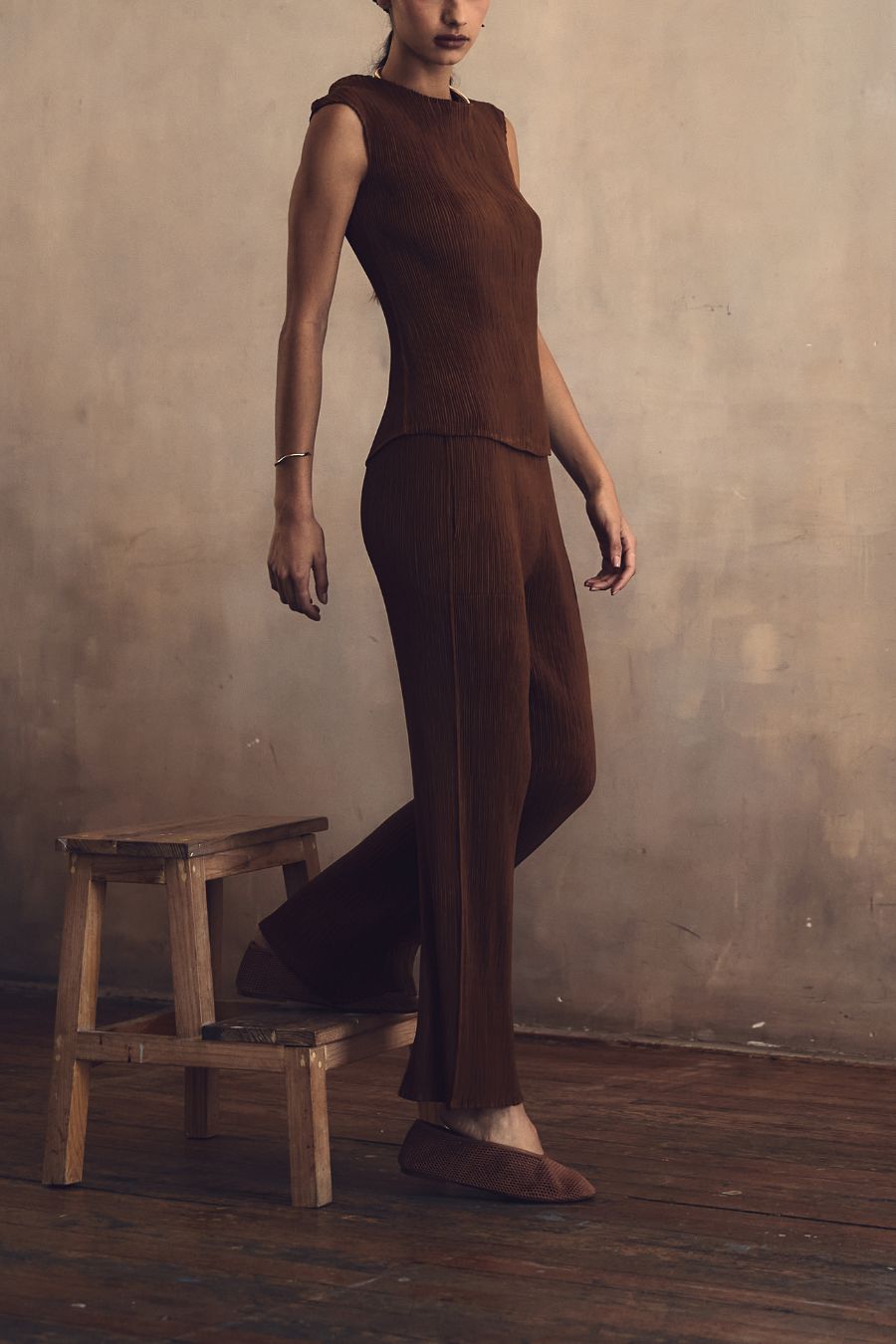 pantalon corte slim cafe