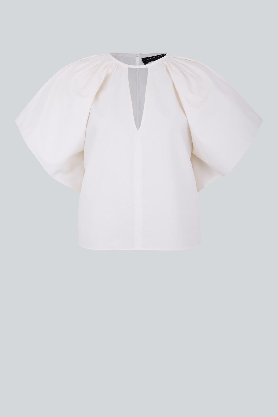 Blusa de manga corta en lino color ivory de Cancino.