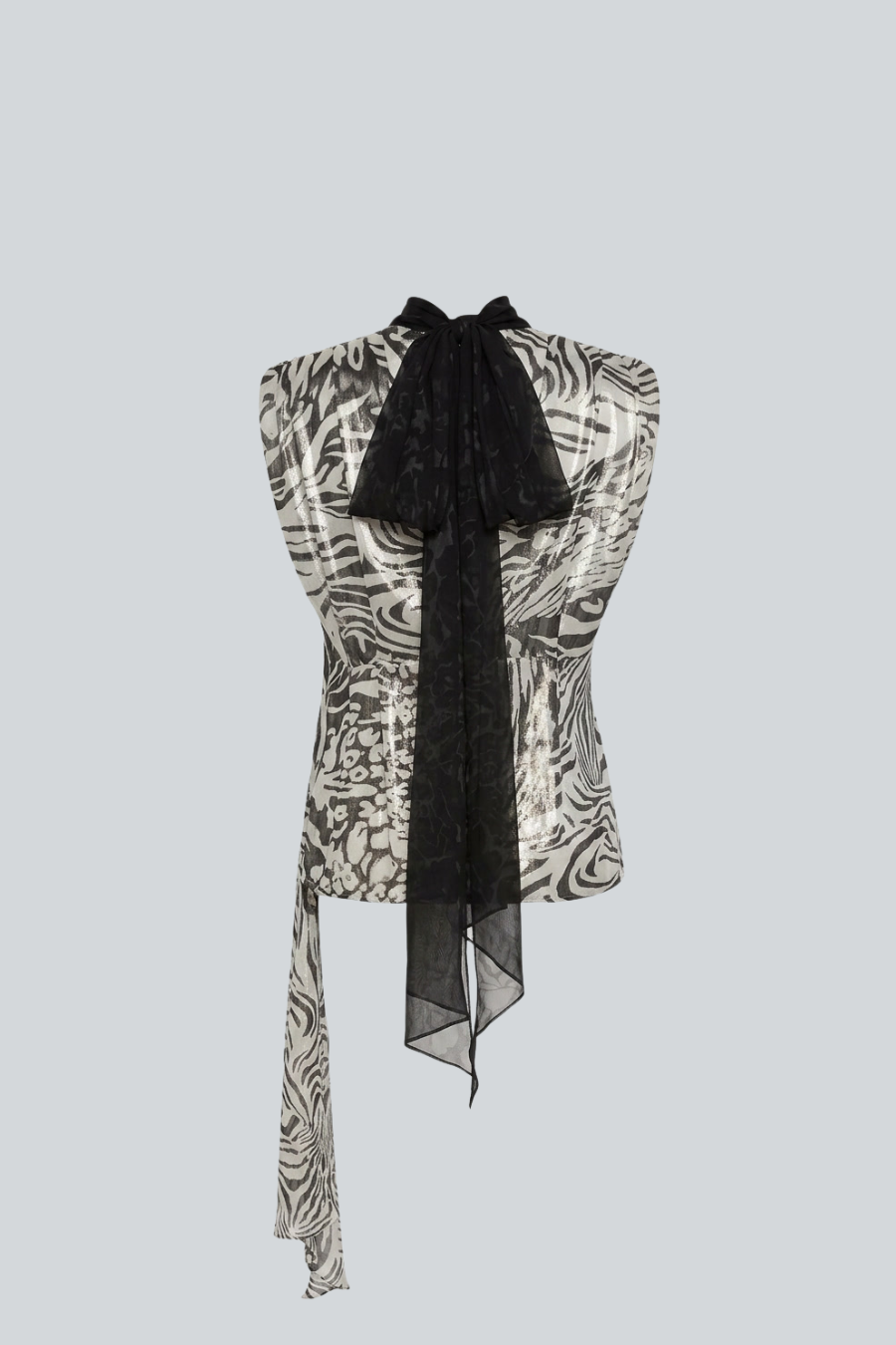 Blusa Cuello Desnivel de Alfredo Martínez, blusa estampada sin mangas con cuello asimétrico vista posterior.