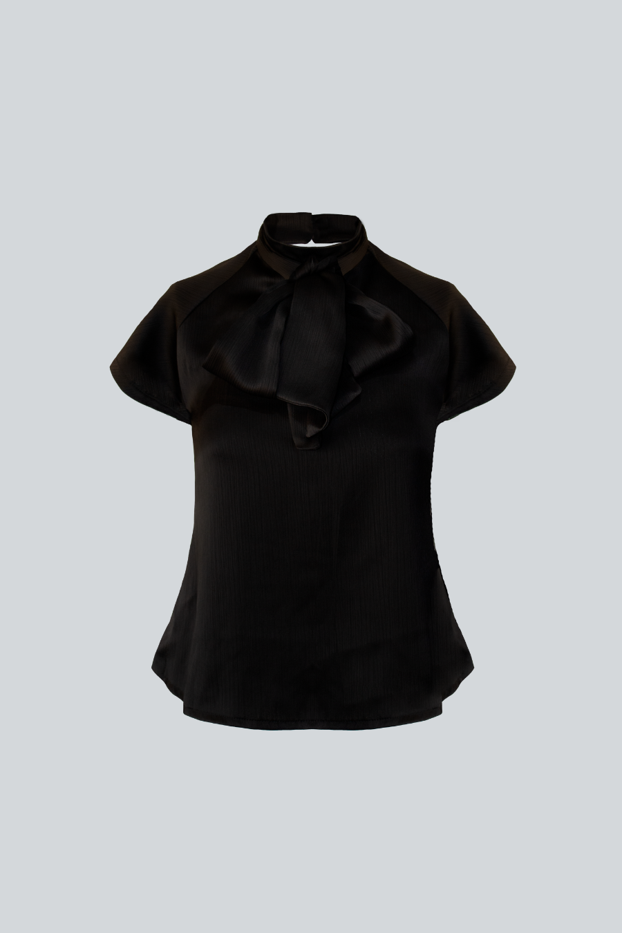 Blusa Genesis negra de Anirash vista posterior, blusa satinada de manga corta
