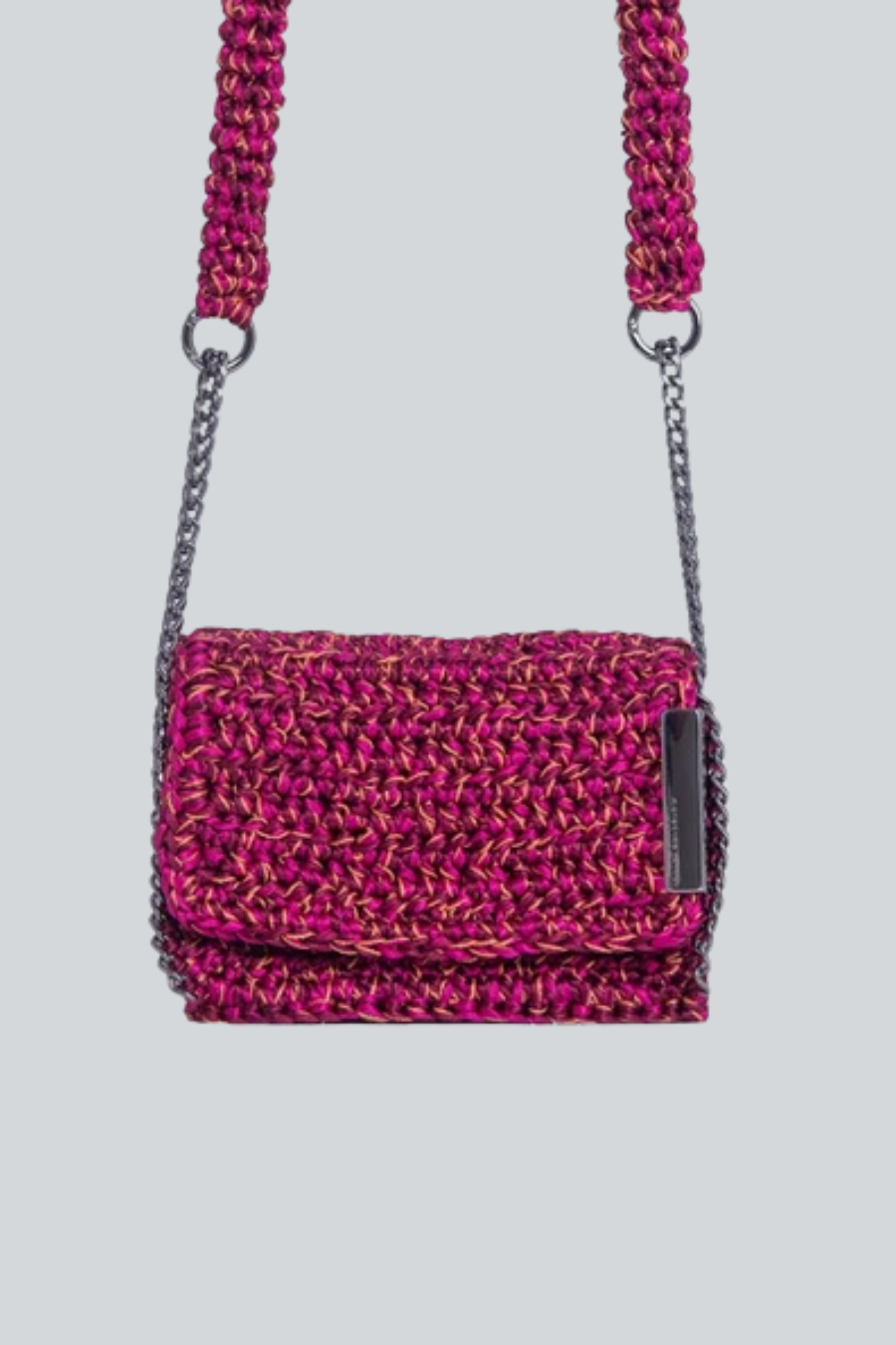 Bolso Catarina Mina tejido color rosa vista frontal.