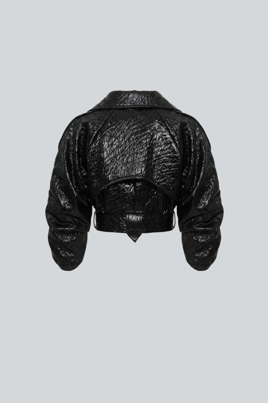 Chamarra bomber corta de brocado negro de Alfredo Martínez vista posterior.