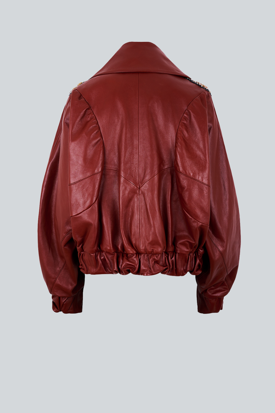 Aphrodite Jacket vista posterior, chaqueta de piel oversized con mangas de gran volumen 