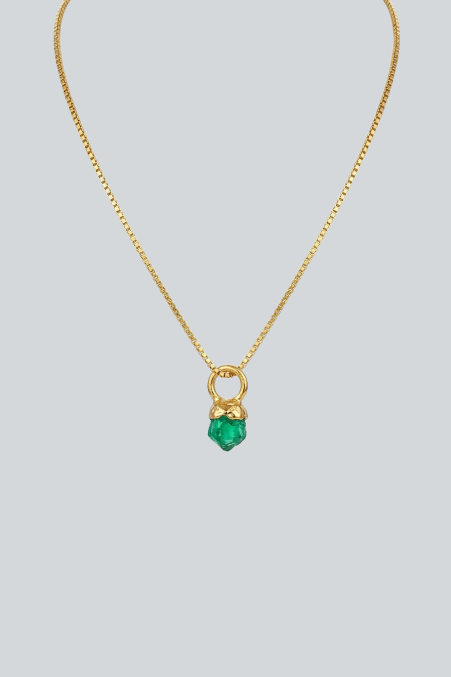 Collar dije de esmeralda de Catalina Beuth con piedra de forma irregular