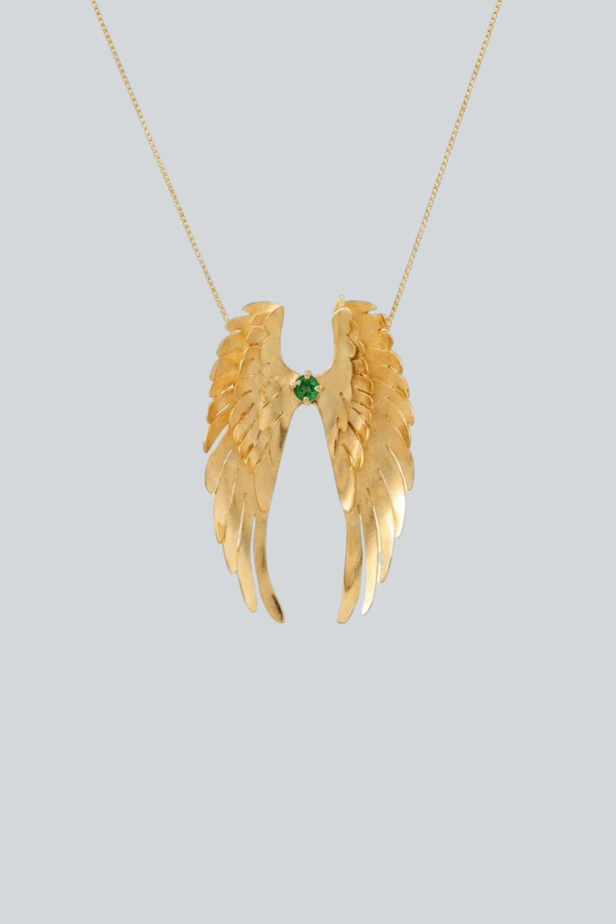 Collar de joyería de autor con diseño de ala de ángel de Catalina Beuth.