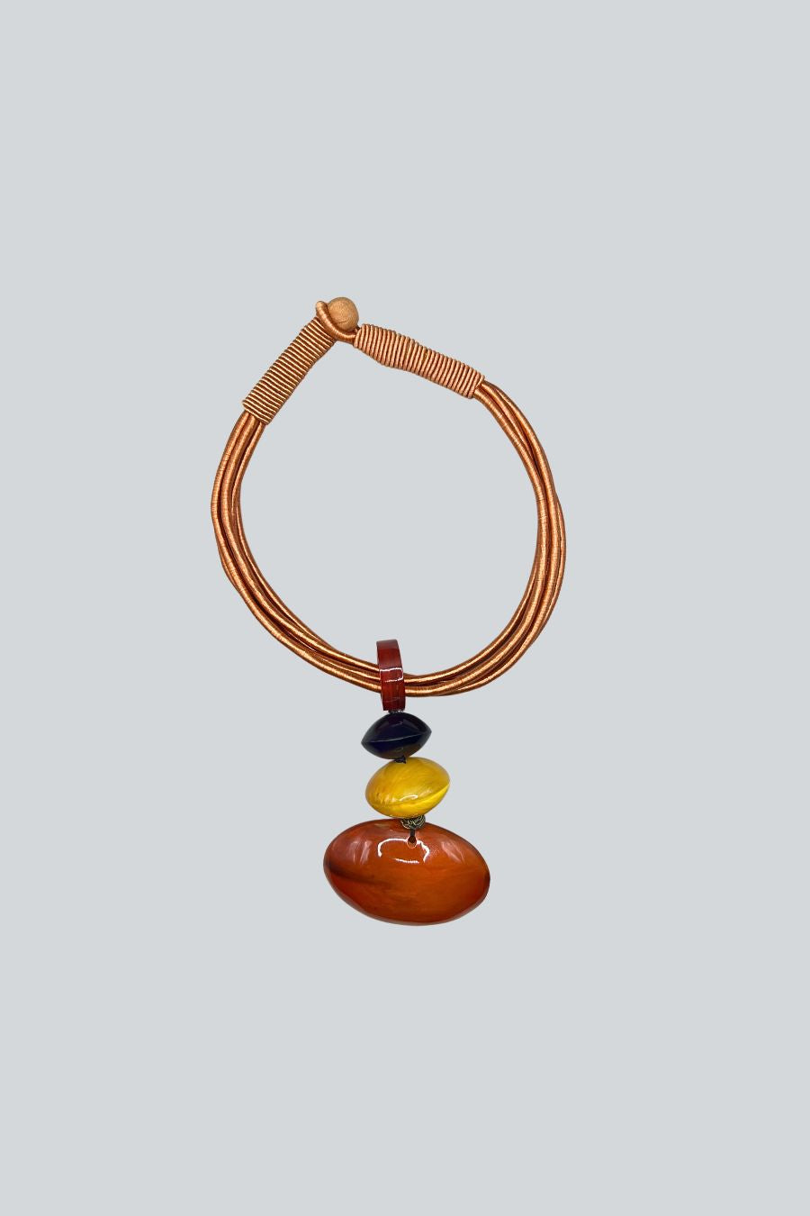 collar de cuentas de resina amarillo