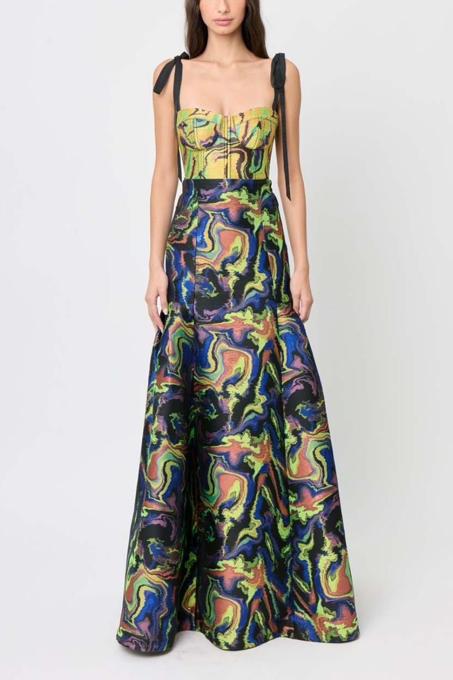 Falda larga a la cintura con vuelo 