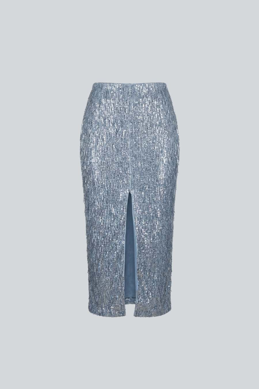 Falda azul de diseñador con textura de canutillo y abertura frontal.