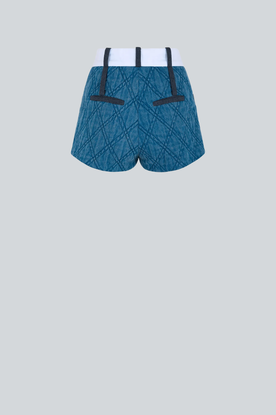 Pantalón Hot de Sandra Weil visto por detrás, con silueta de denim y tiro alto