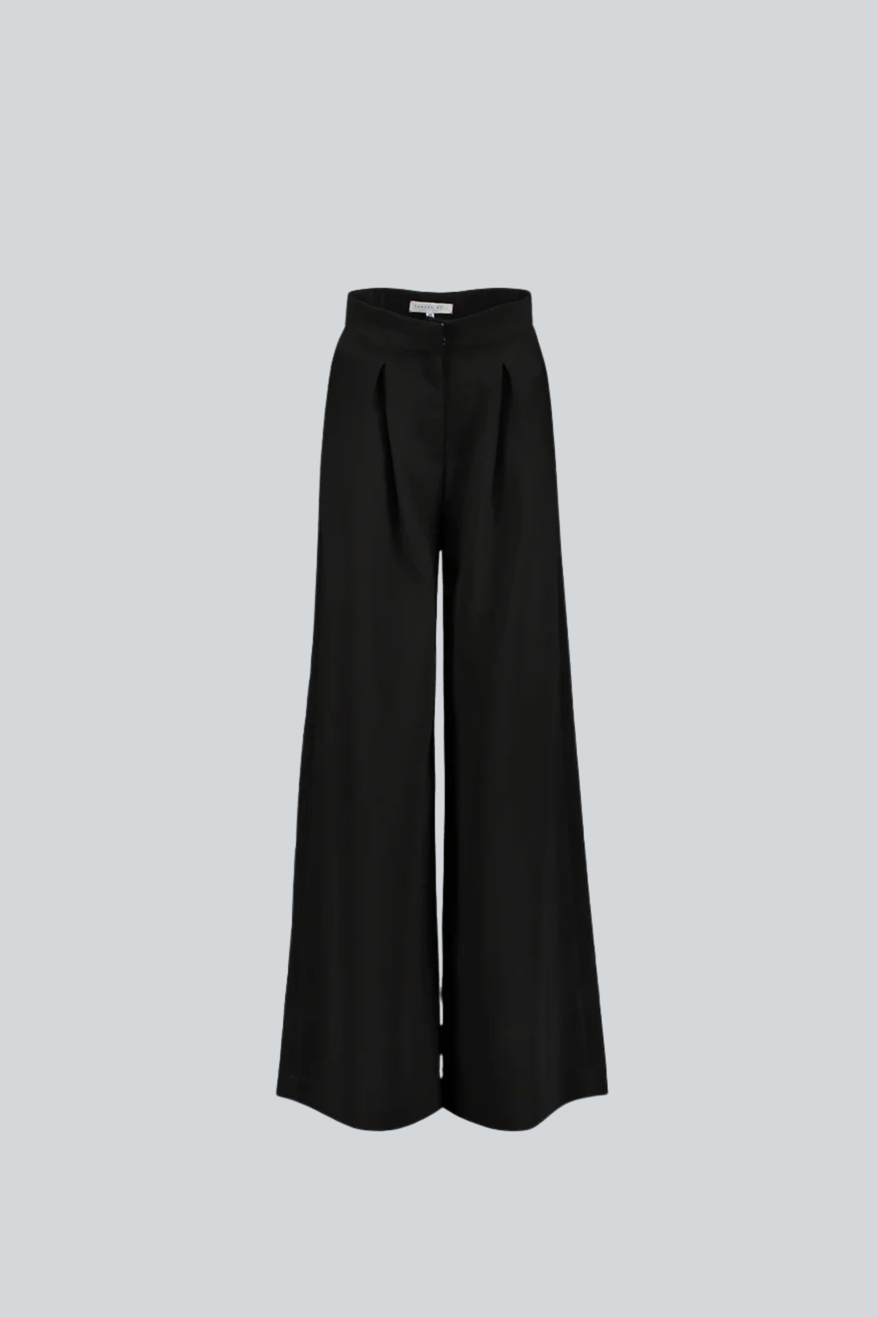 Pantalón Ritz negro de tiro alto y pierna amplia en crepé para mujer de Sandra Weil vista frontal.