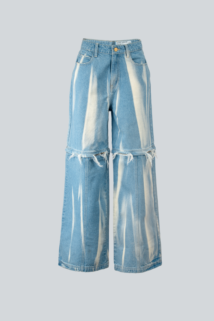 Pantalón Judy de Dan Cassab de tiro alto y pierna ancha en denim deslavado blanco y azul