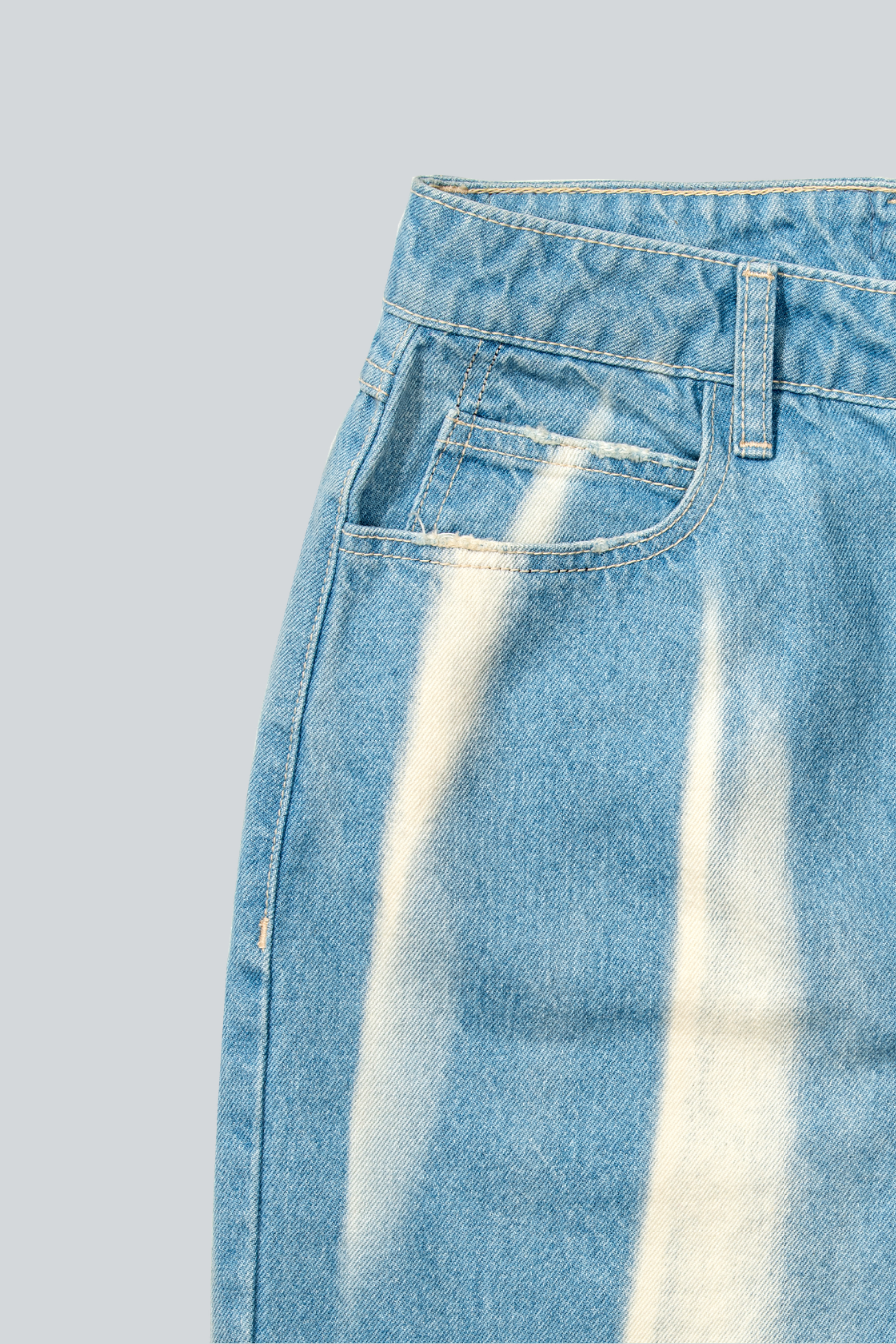 Detalle de las aperturas a la altura de las rodillas del Pantalón Judy de Dan Cassab