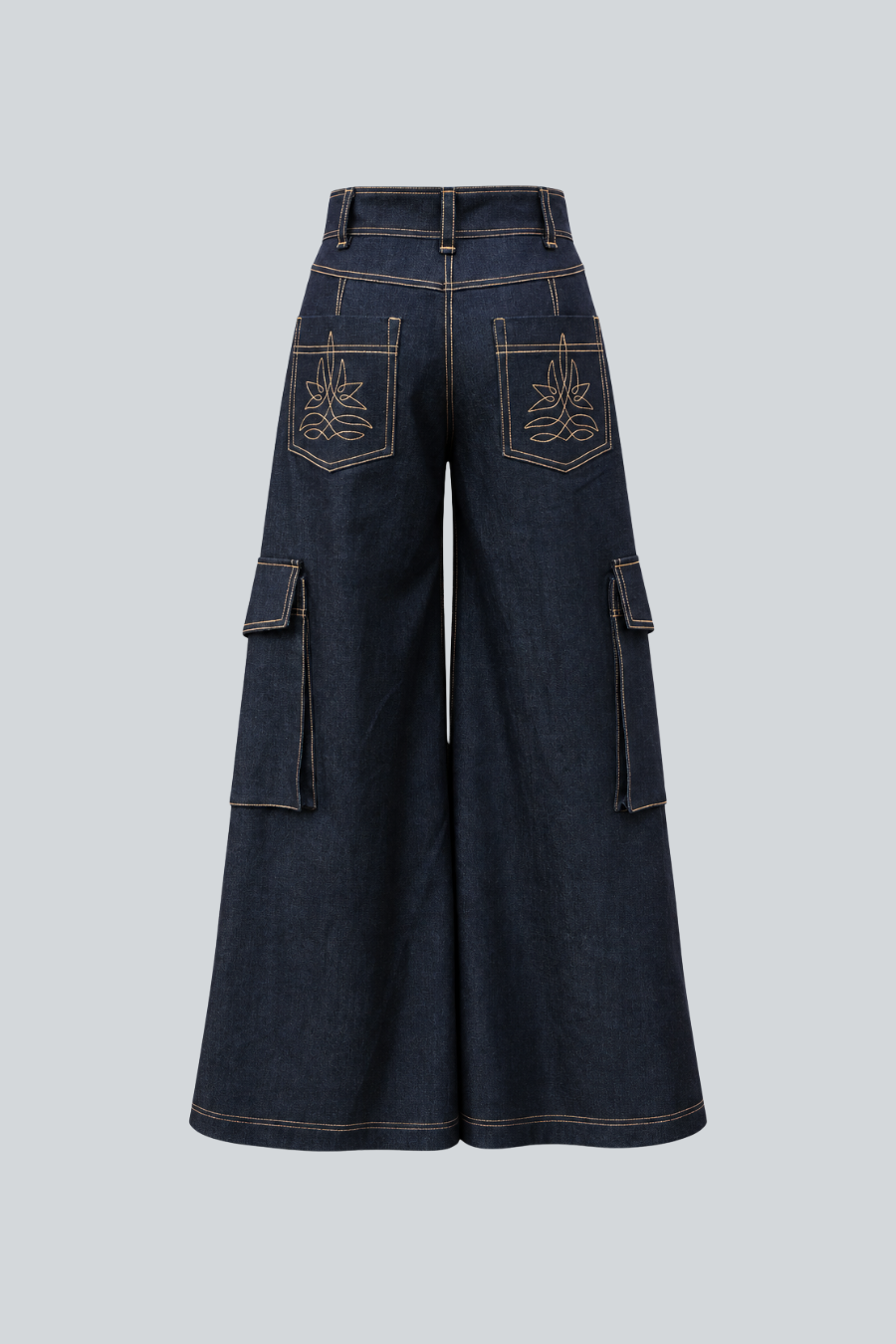 Pantalón Georgia de Jeanette Toscano visto por detrás en denim con costuras en contraste
