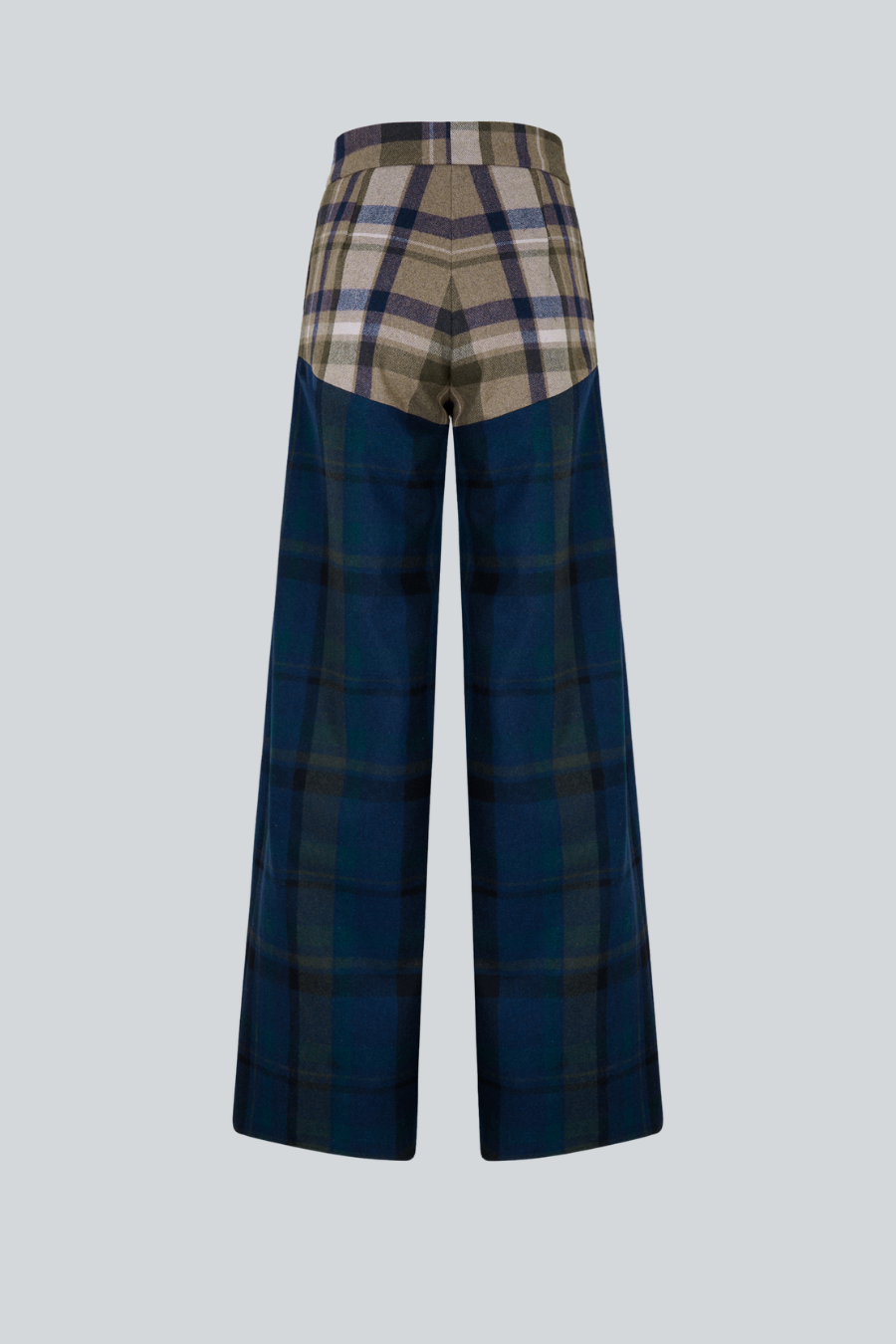 Vista posterior del Pantalón Delight de Sandra Weil con silueta de pierna ancha y estampado tartán