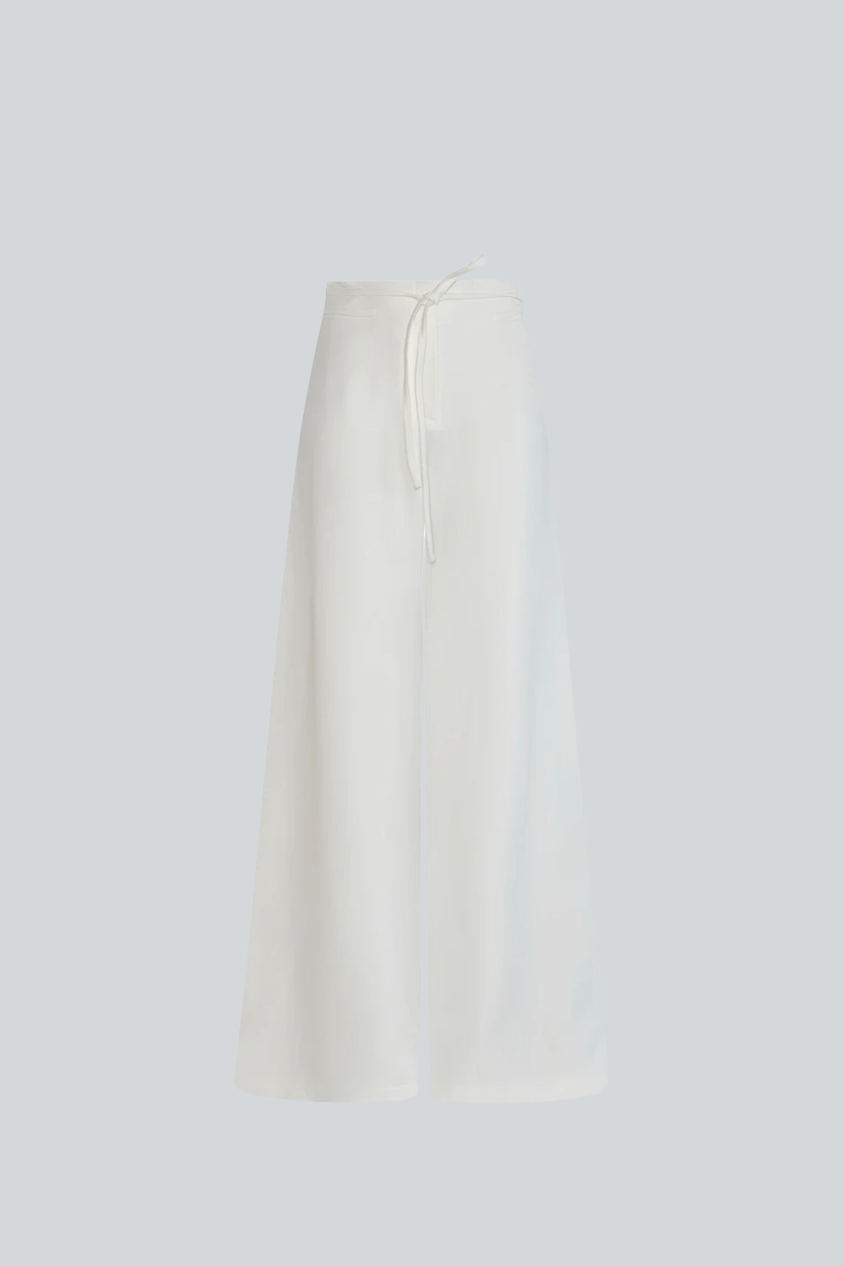 Pantalón palazzo wide leg ivory de PADOVA con cinturón, vista frontal.