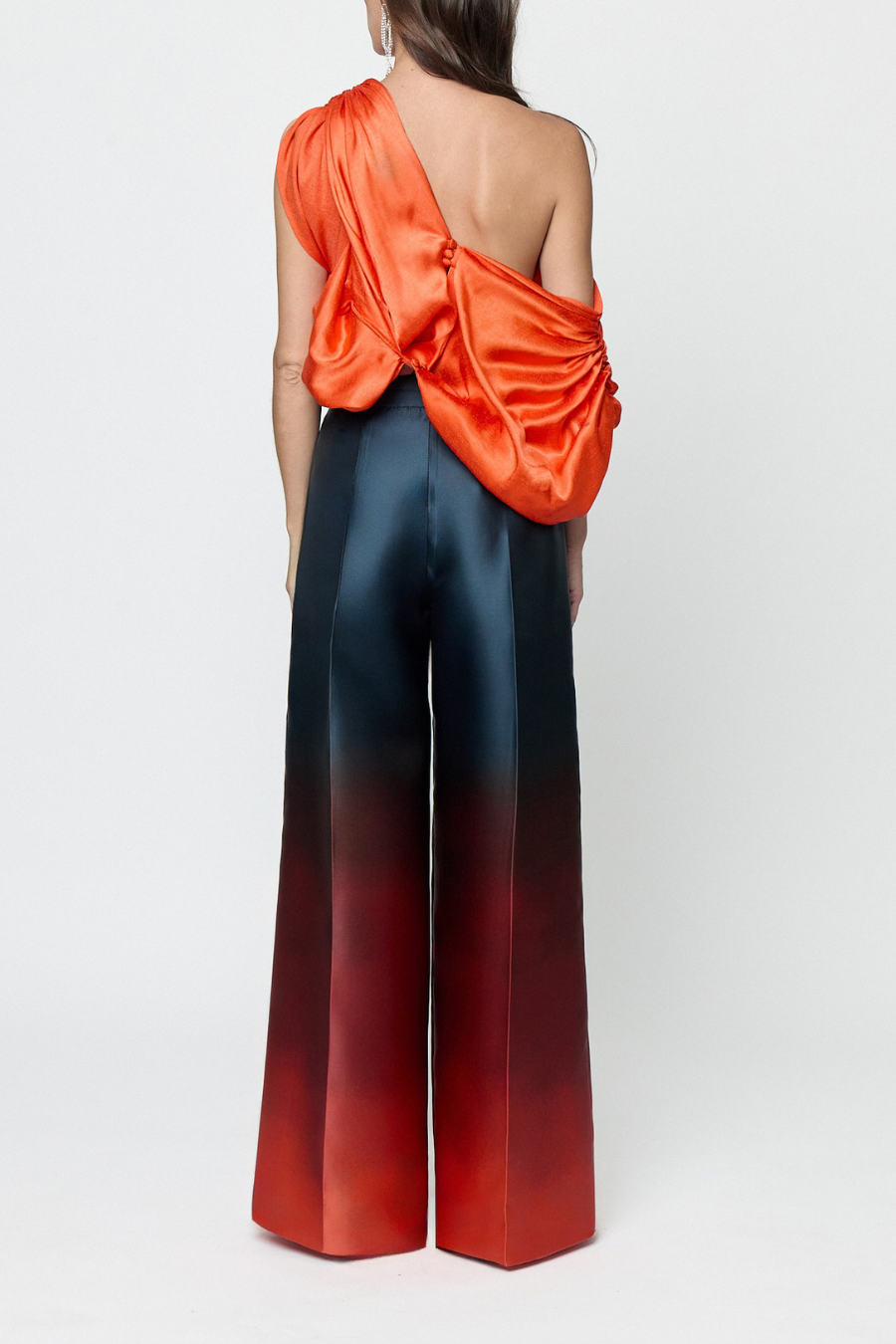 Pantalón de sastrería de tiro alto de Sandra Weil vista posterior.