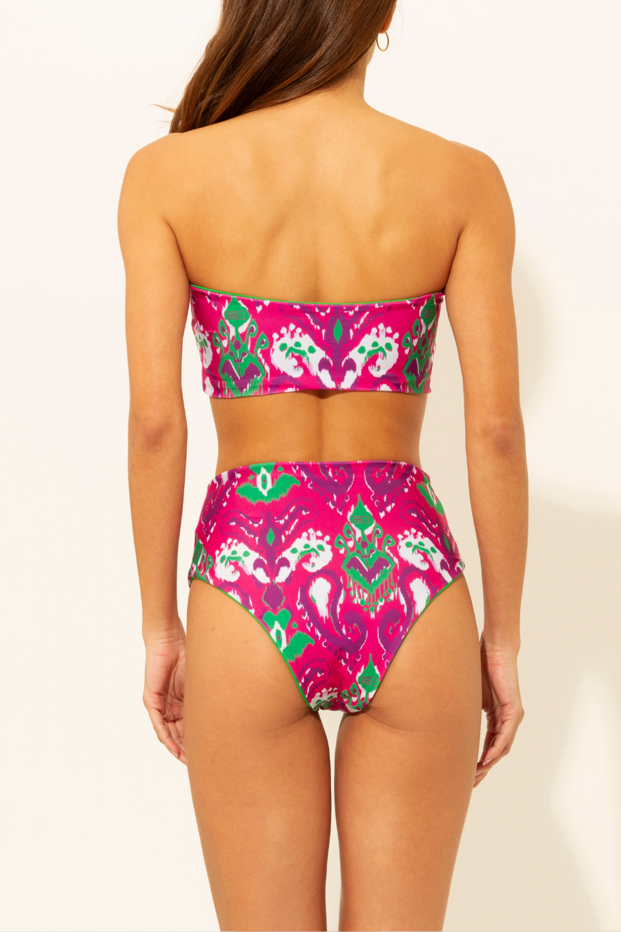 Bikini Penelope Maui Mini de Dew SG Eleazar con estampado paisley en tonos rosas vista posterior.