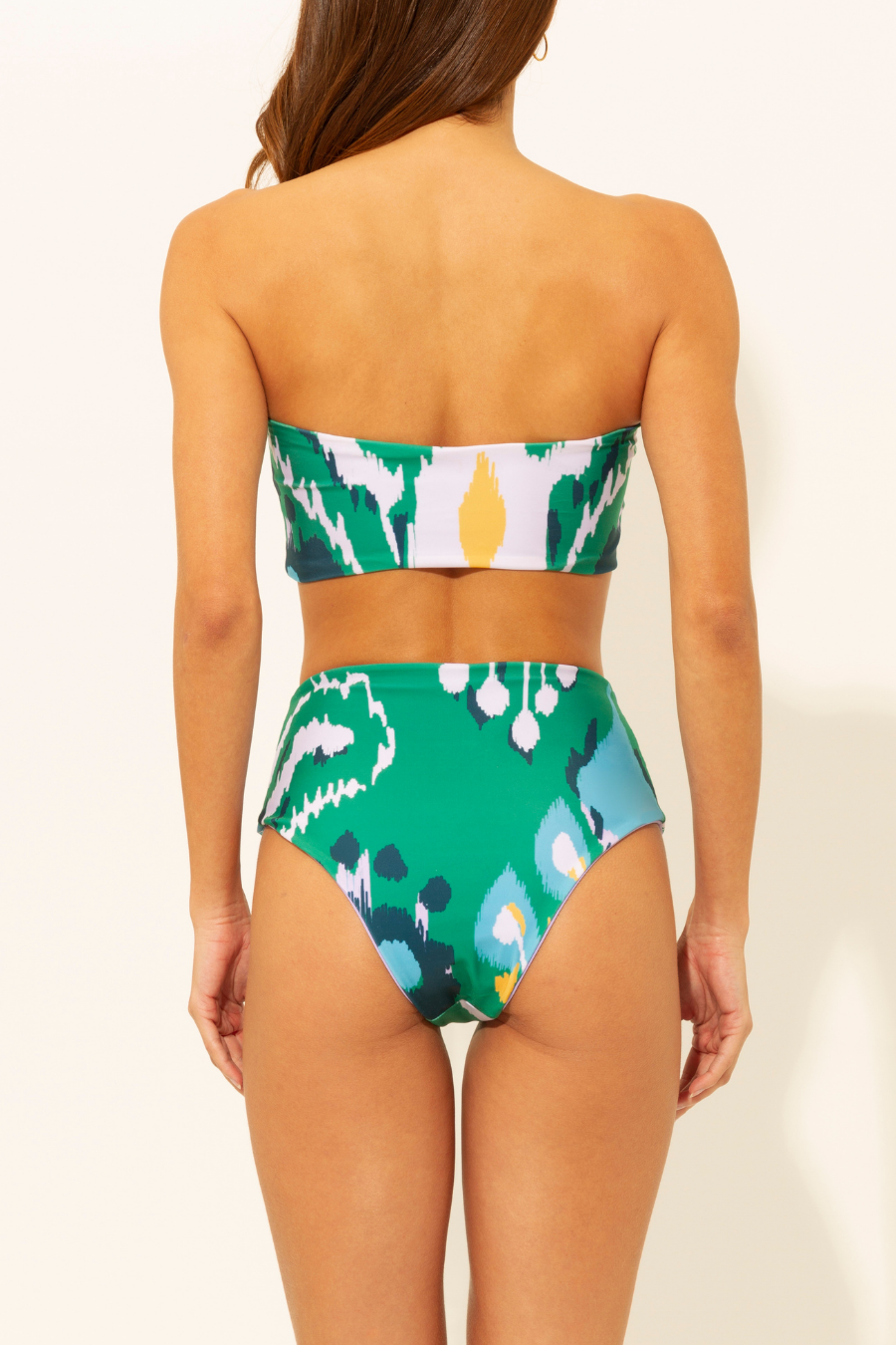Bikini Penelope Maui de SG Eleazar con estampado paisley en tonos verdes. vista posterior.