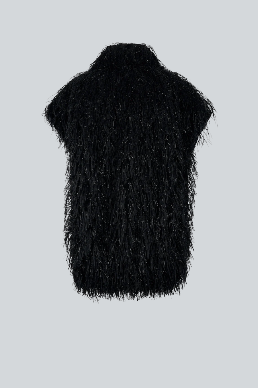Chaleco Rakish de Sandra Weil, vista posterior de su silueta amplia y textura de plumas