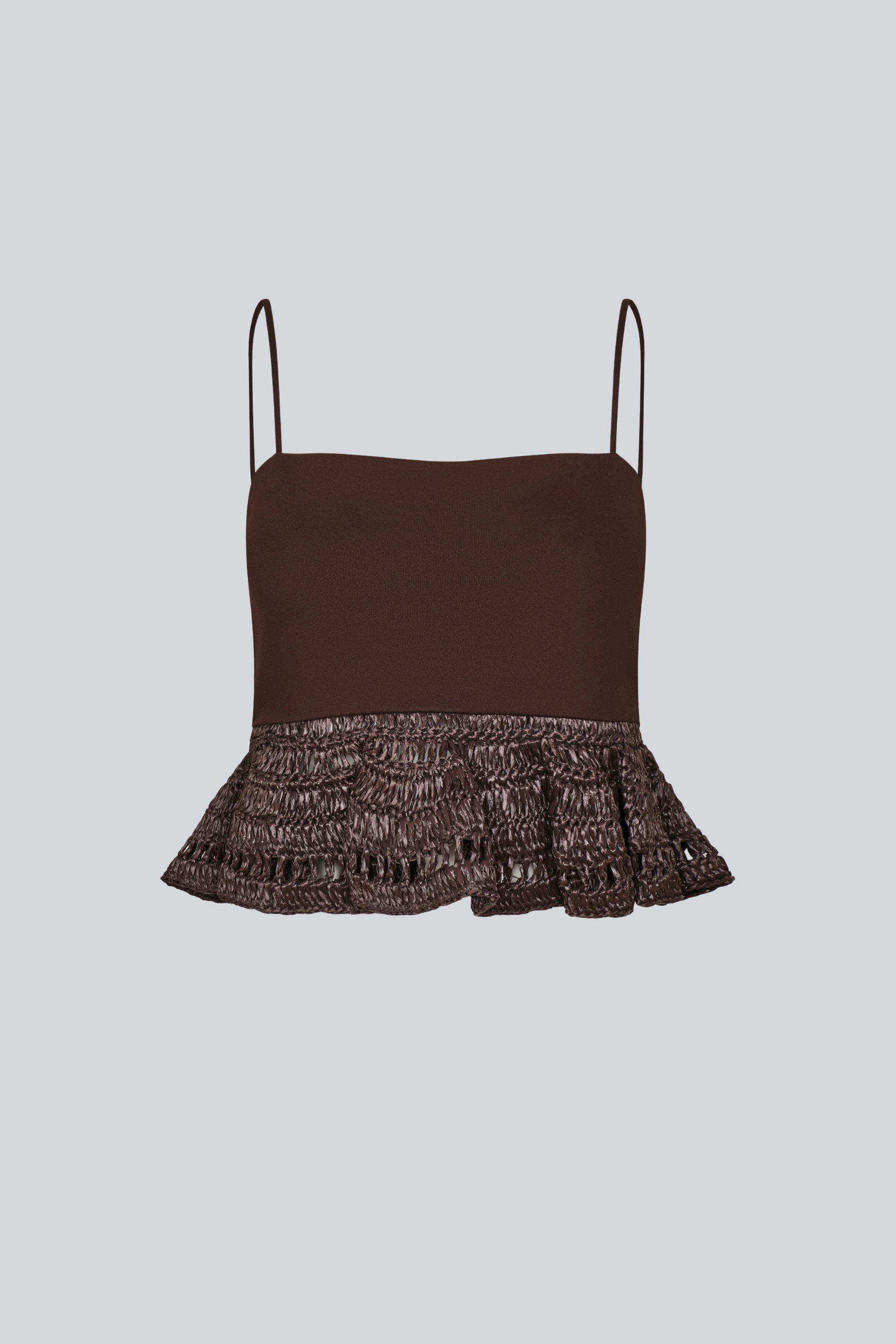 Crop top peplum de rafia artesanal de PADOVA, vista frontal.