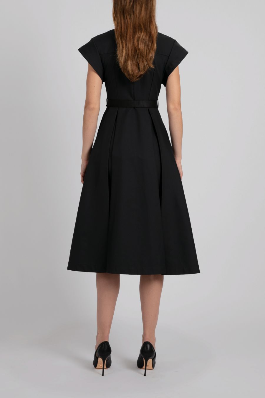 VESTIDO MIDI EN A NEGRO