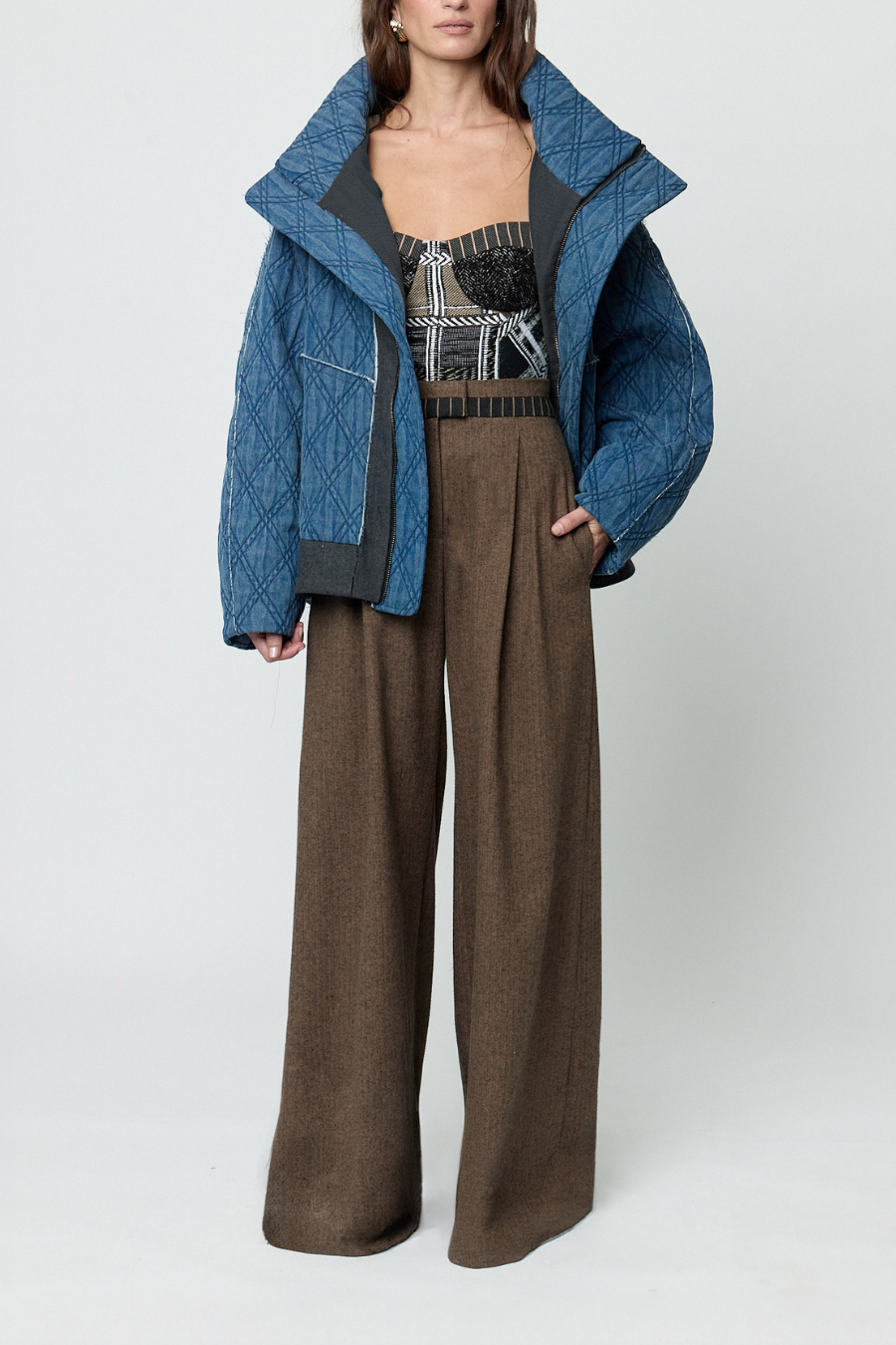 Chamarra de denim acolchado de diseñador mexicano Sandra Weil.