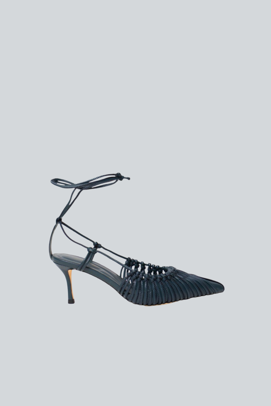 Zapatillas de punta con tiras de piel de Dione, vista lateral.