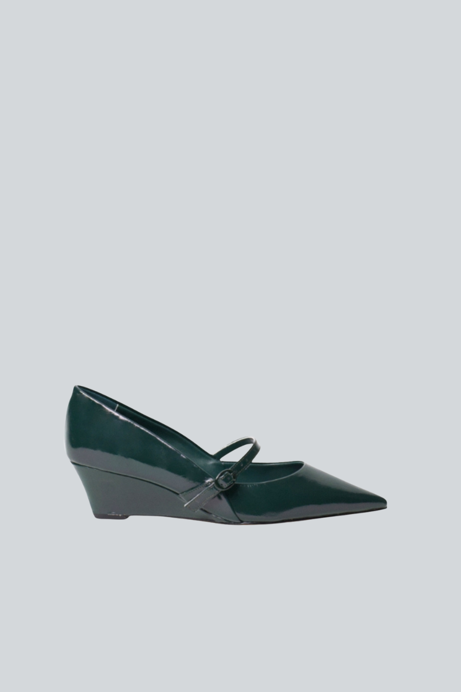 Zapatilla Dione Mary Jane de piel vacuna verde con punta aguda y cuña de 5 cm