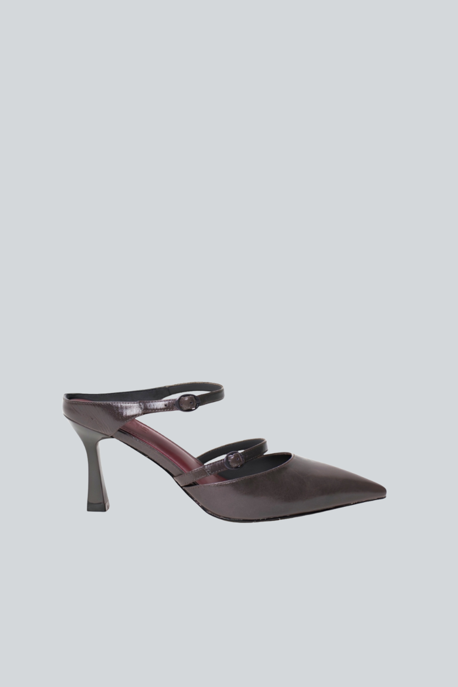 Zapatilla Dione destalonada de piel vacuna con punta aguda, doble pulsera y tacón de 7 cm