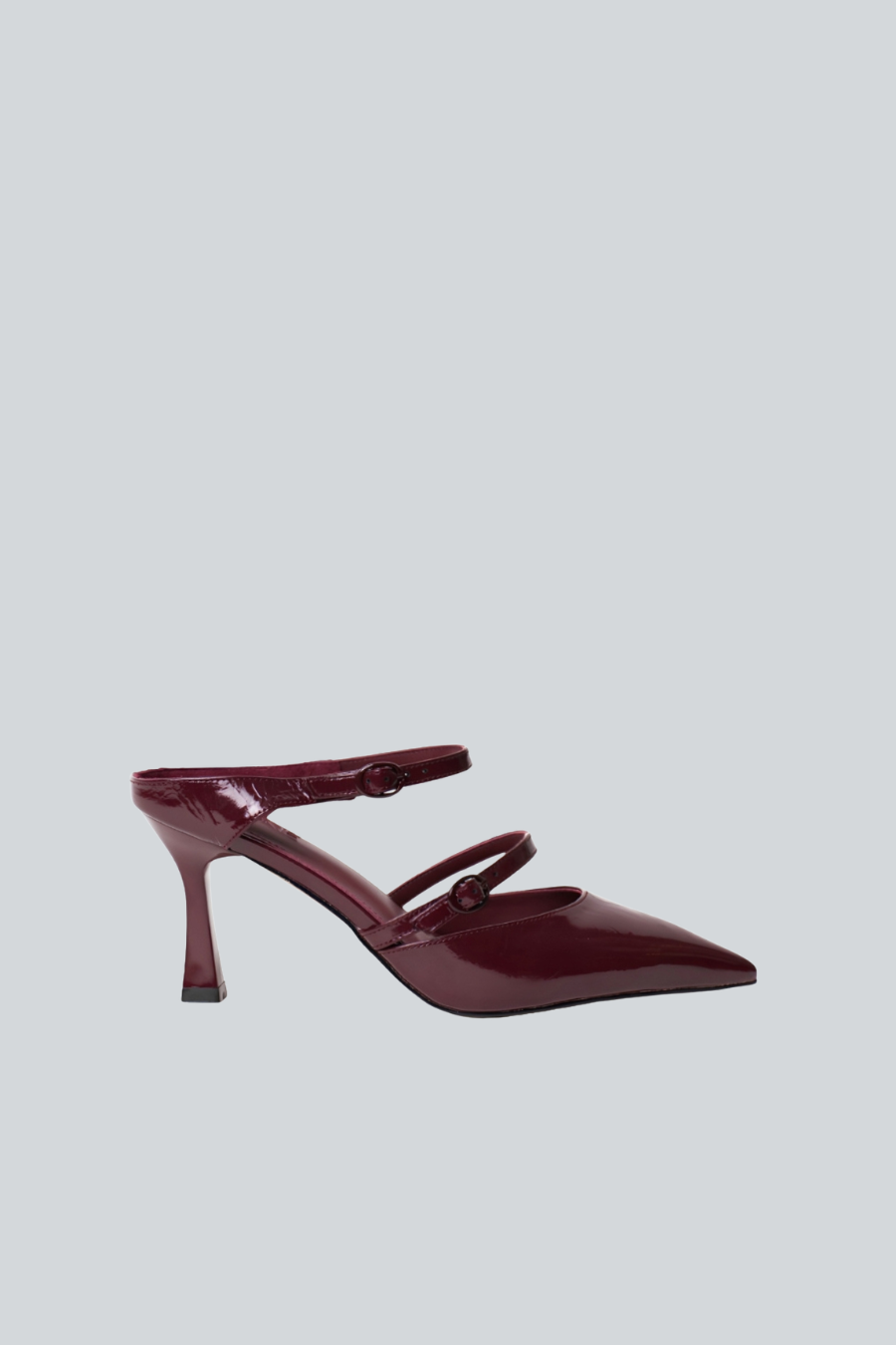 Zapatilla Dione destalonada de piel vacuna vino con punta aguda, doble pulsera y tacón de 7 cm