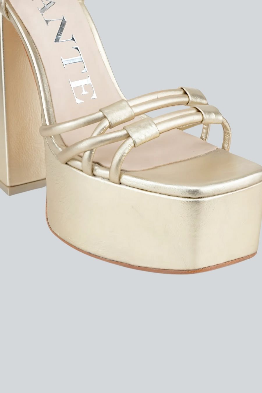 PLATAFORMA LUCÍA METALLIC